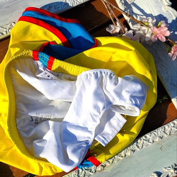 Nike bright yellow jogging shorts - Picture 7 of 7